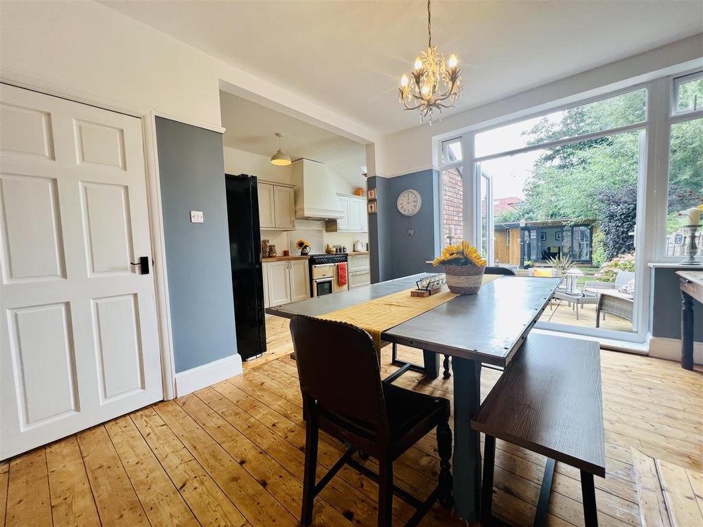 Northvale Road, Timperley, Altrincham 3 bed semidetached house for sale £535,000