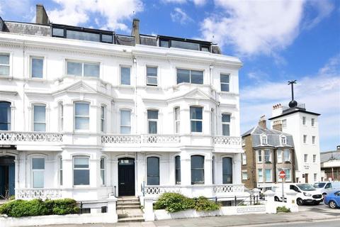 2 bedroom flat to rent - Prince Of Wales Terrace, Deal