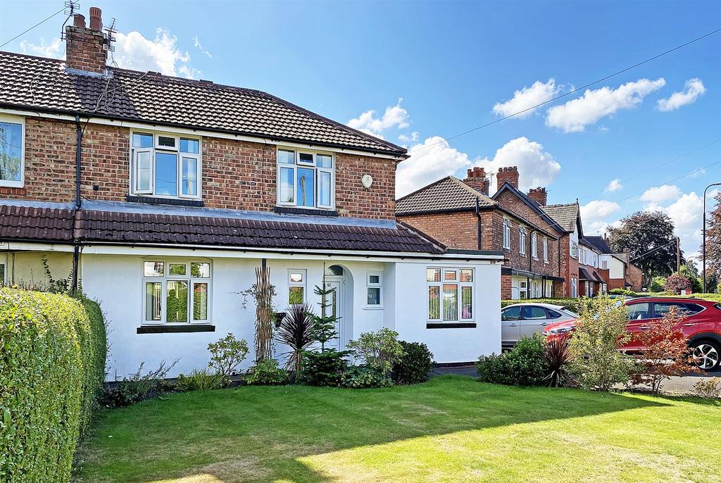 Heyes Lane, Timperley, Altrincham 3 bed semi-detached house - £425,000