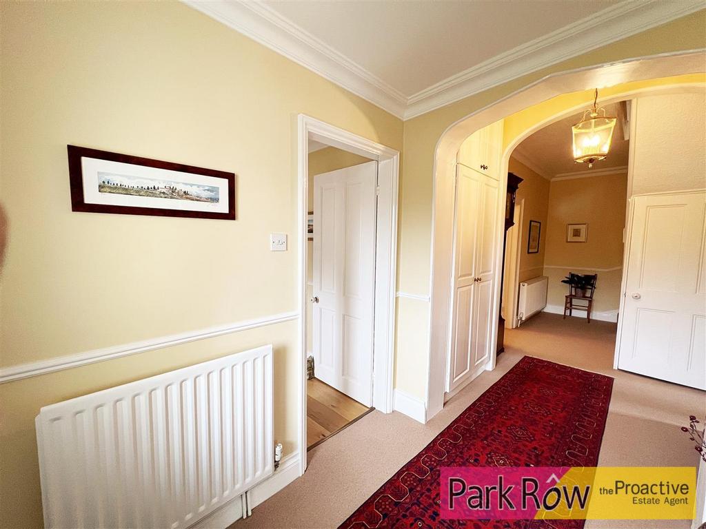 Mill Hill Lane, Pontefract 3 bed semidetached house £350,000