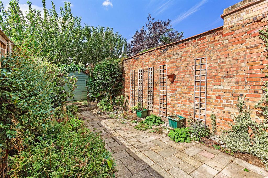 Stanley Road, East Sheen, SW14 2 bed cottage £650,000
