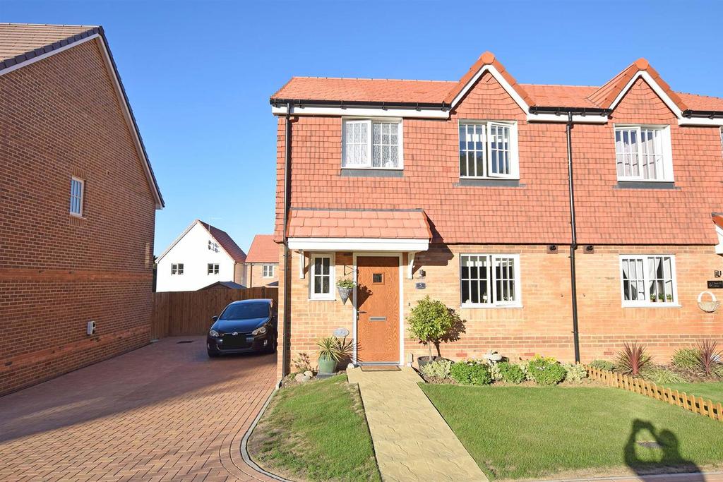 Boothill Drive, Berengrave Lane, Rainham 3 bed semidetached house £