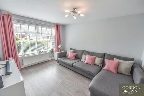 3 bedroom semi-detached house for sale - Planesway, Whitehills Estate, Gateshead
