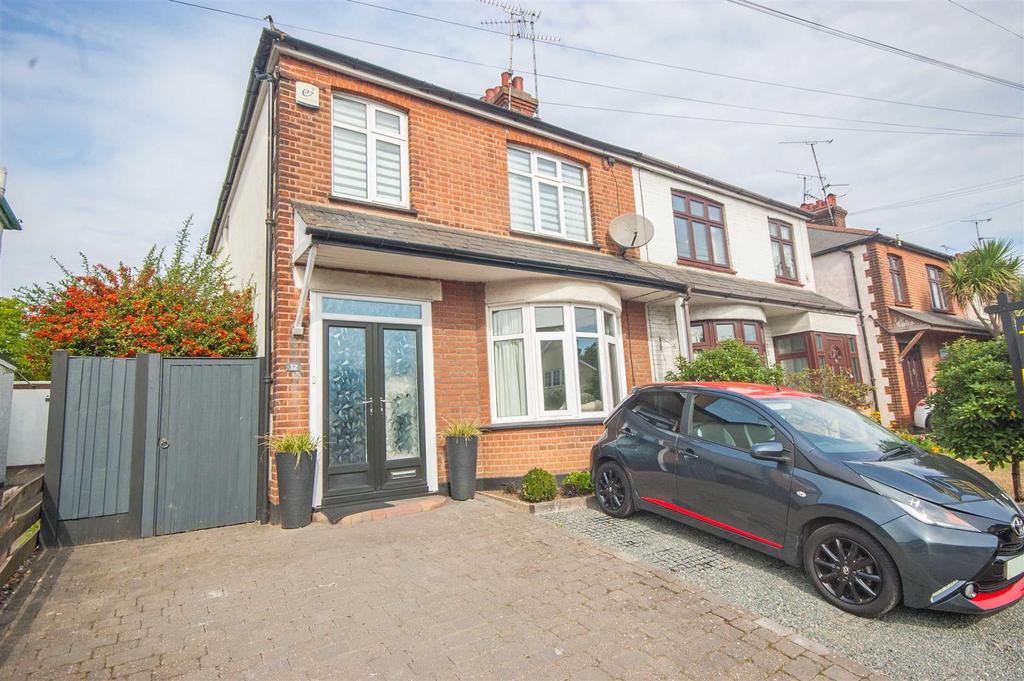 Van Diemans Road, Old Moulsham, Nr City Centre, Chelmsford 3 bed semidetached house £550,000