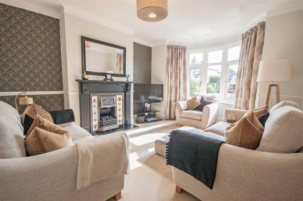 Van Diemans Road, Old Moulsham, Nr City Centre, Chelmsford 3 bed semidetached house £550,000