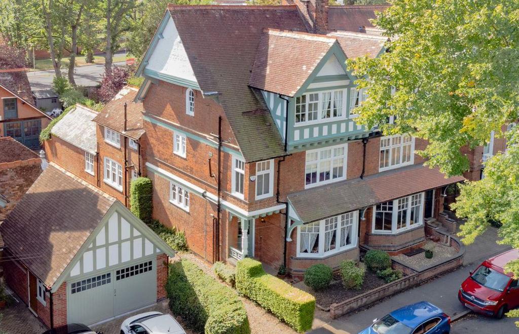 Knighton Drive, Stoneygate, Leicester 5 bed semidetached house for