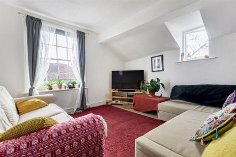 4 bedroom flat for sale, Dragon Street, Petersfield