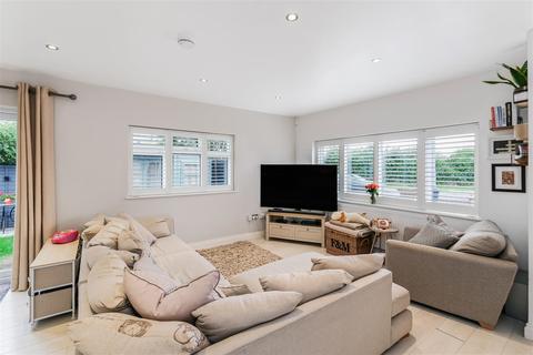 218 Sewardstone Road, London, E4 7QA
