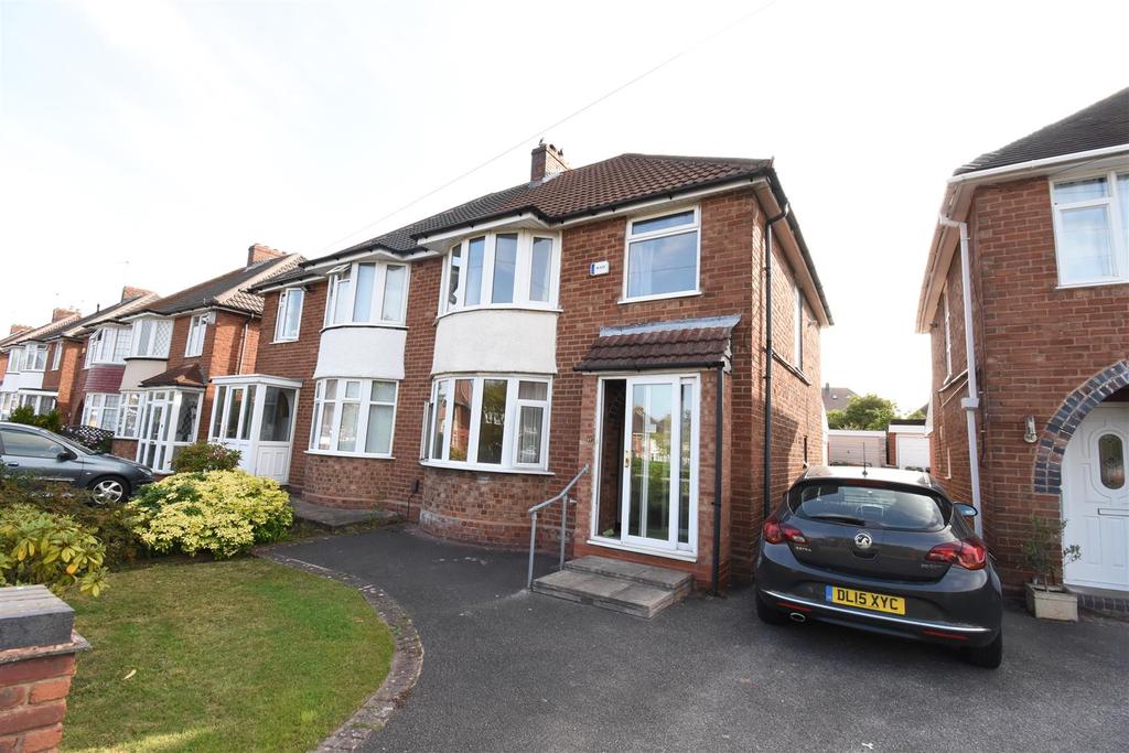 Clifton Road, Castle Bromwich, Birmingham 3 bed semidetached house for