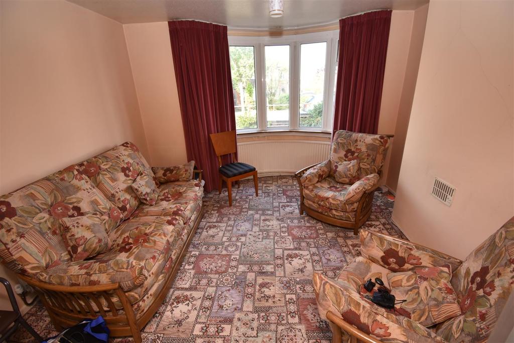 Clifton Road, Castle Bromwich, Birmingham 3 bed semidetached house for