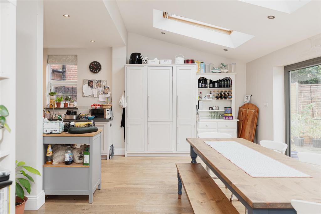 Fengates Road, Redhill 4 bed house £1,100,000