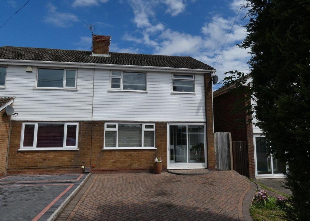 Aldridge Road, Streetly 3 bed semidetached house £260,000