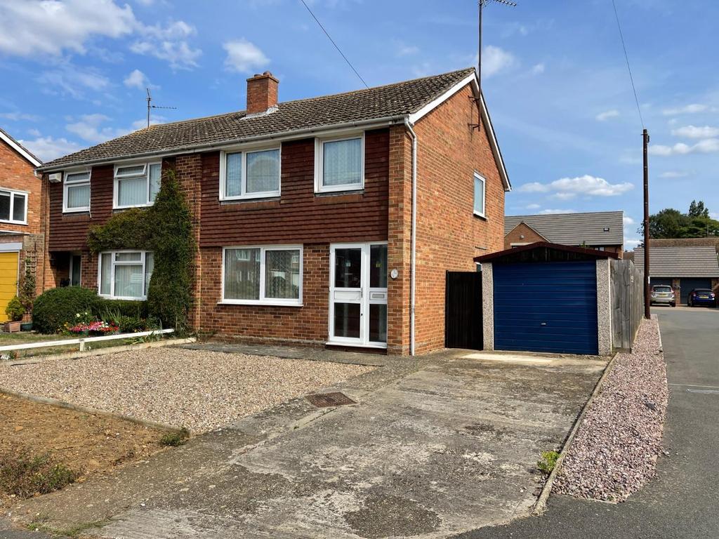 Berry Close, Earls Barton, Northamptonshire, NN6 3 bed semidetached