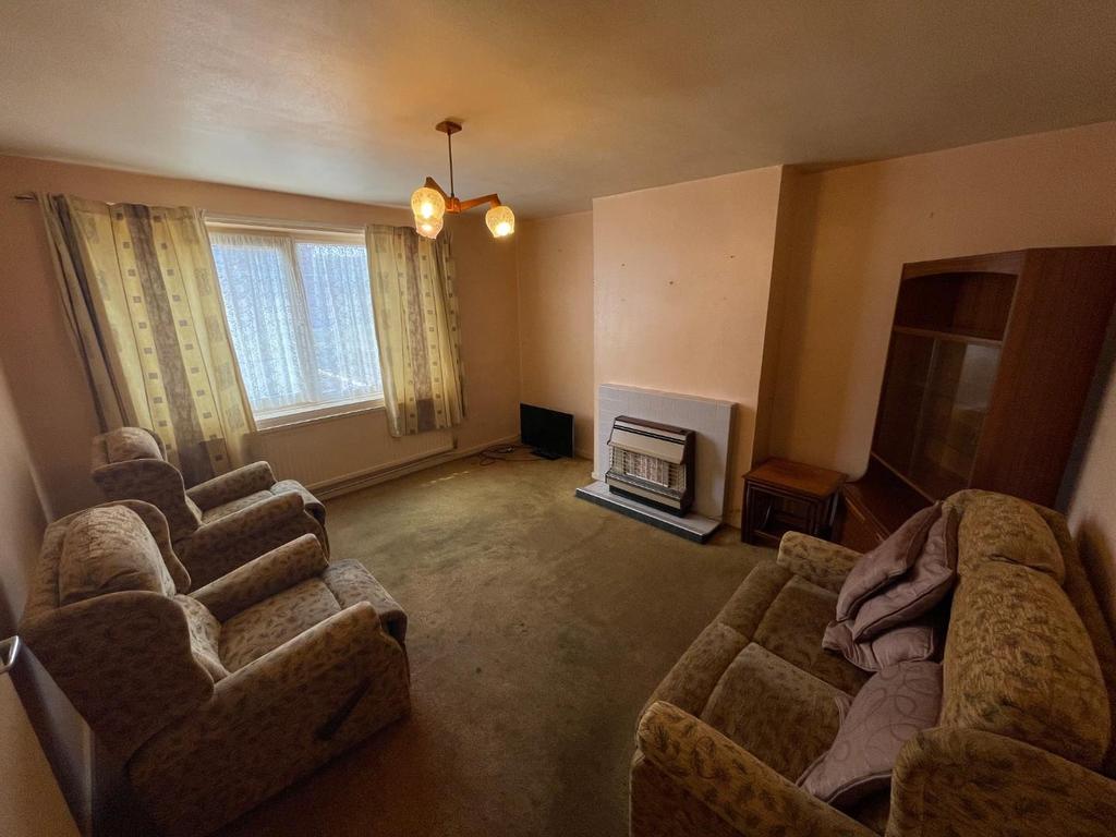 Berry Close, Earls Barton, Northamptonshire, NN6 3 bed semidetached