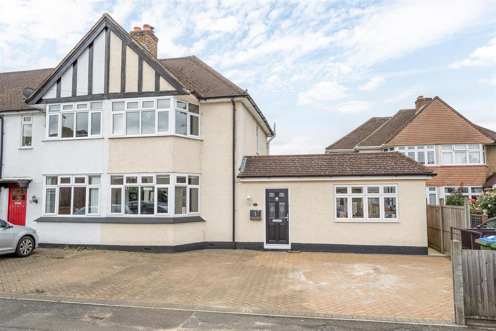 River Walk, WaltonOnThames 2 bed end of terrace house for sale £575,000