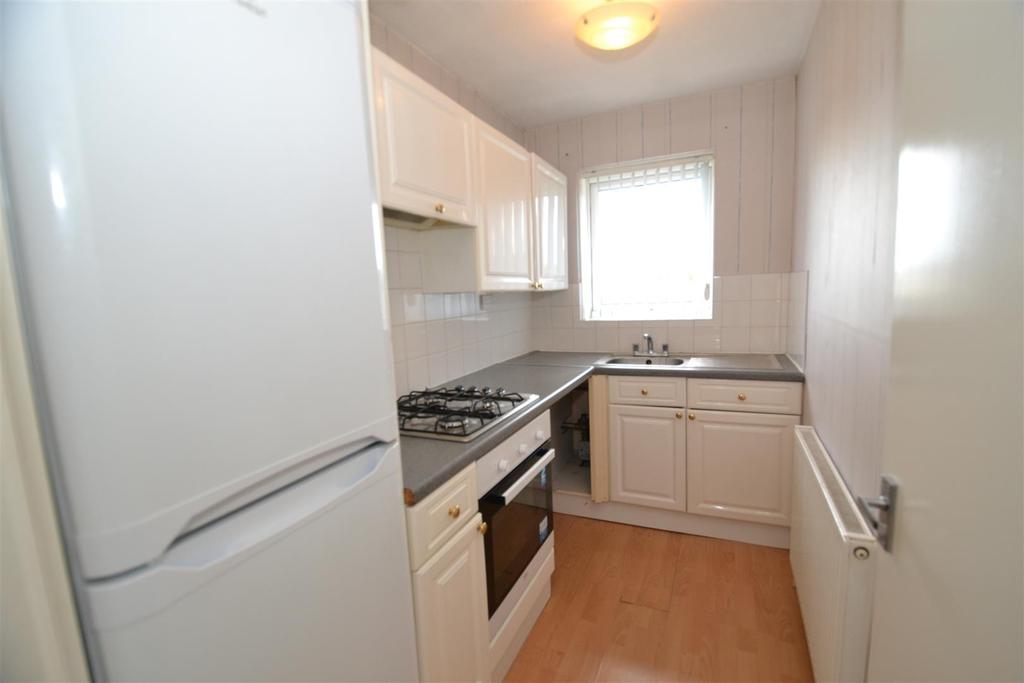 Adwalton Close, Drighlington, Bradford 1 bed apartment £525 pcm (£121 pw)