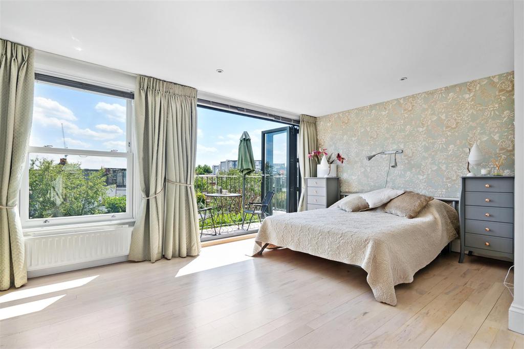 Rothschild Road, London, W4 4 bed end of terrace house £1,395,000