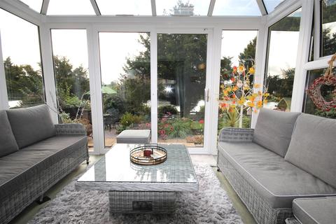 16 Bala Grove, Cheadle, Stoke-on-trent, ST10 1SY