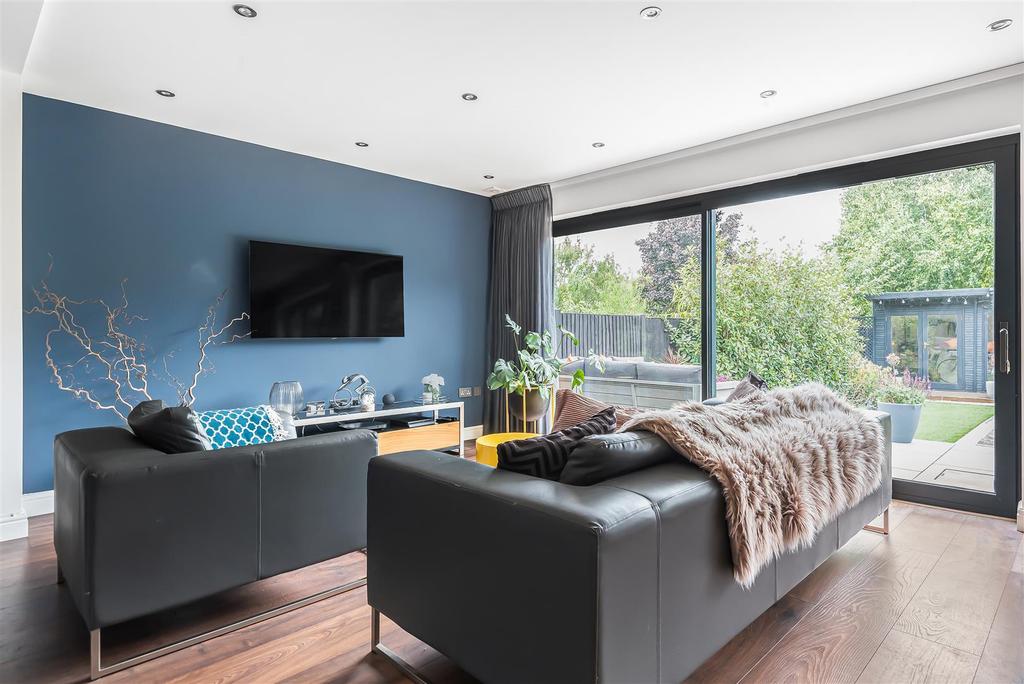 Oaks Way, Carshalton 4 bed semidetached house £775,000