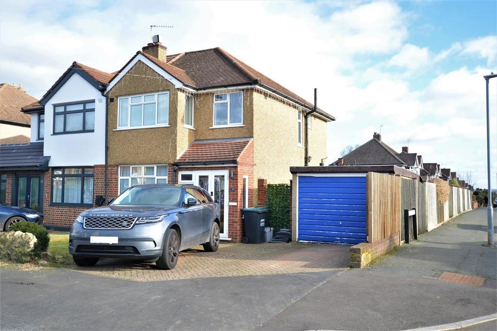Manor Way, Croxley Green 3 bed semidetached house £700,000