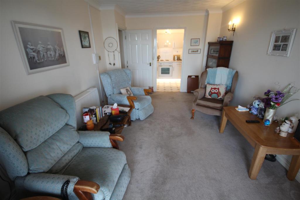 Princes Court, Marine Road, Colwyn Bay 2 bed apartment £115,000