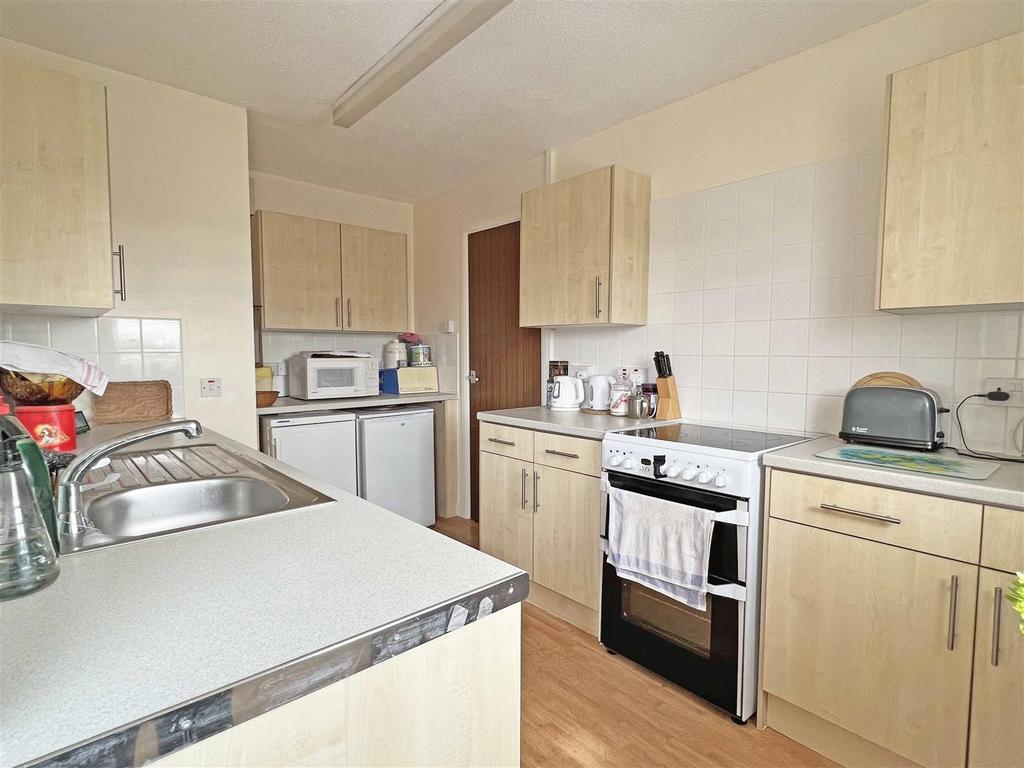 Kitchen d.jpg