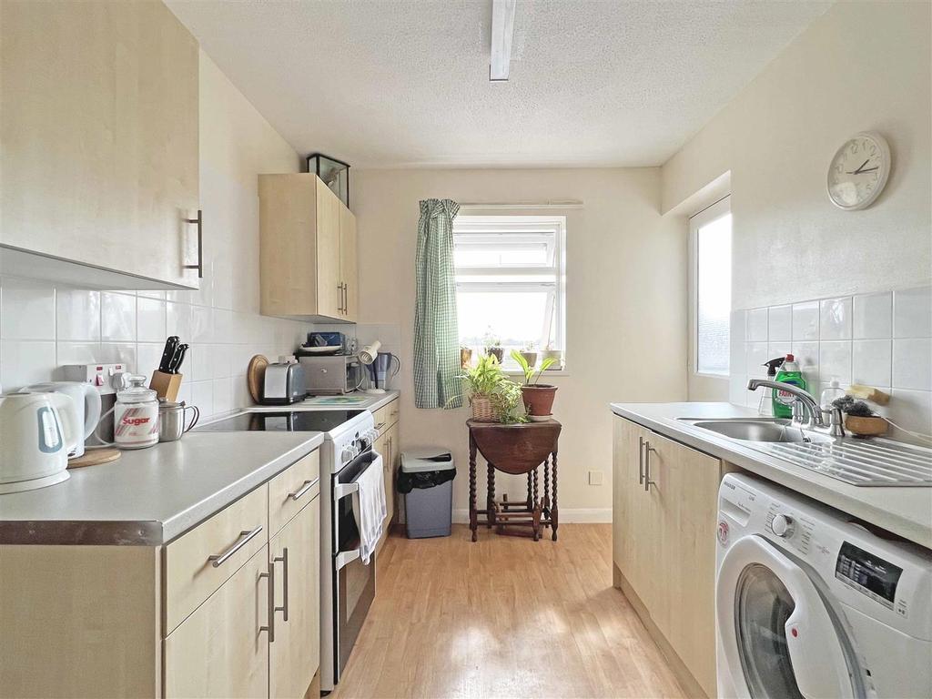 Kitchen b.jpg