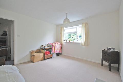 6 Beadle Way, Great Leighs, Chelmsford, CM3 1RT