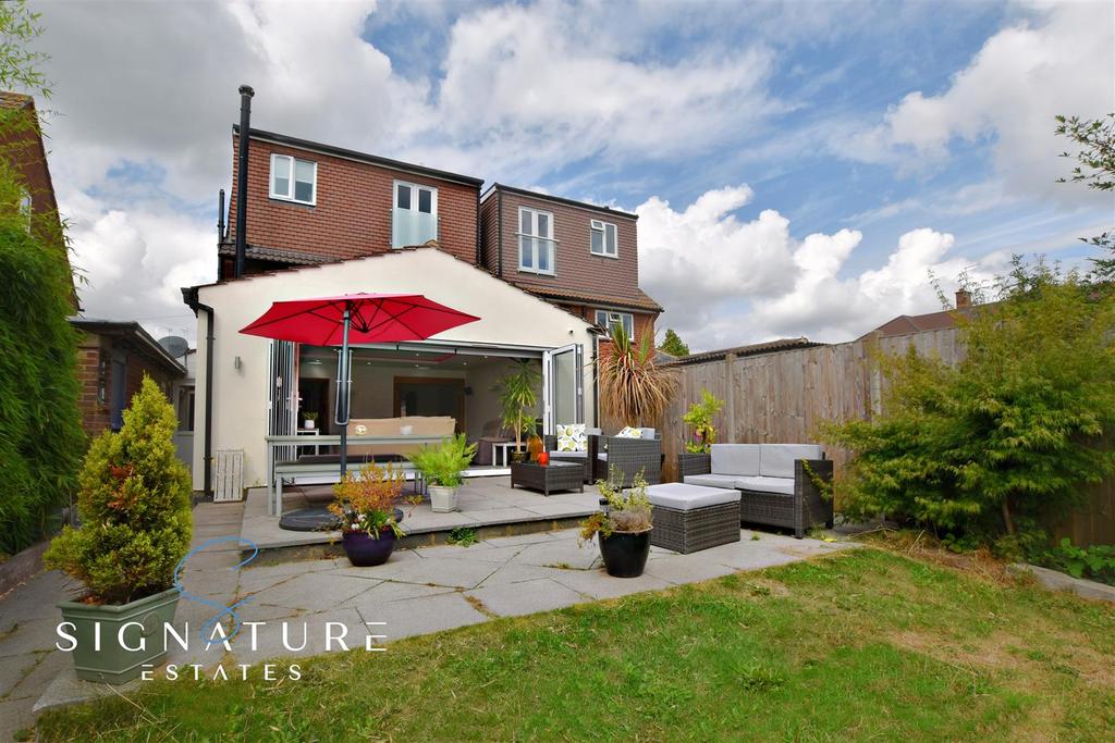 Long Elms, Abbots Langley 5 bed semidetached house £650,000