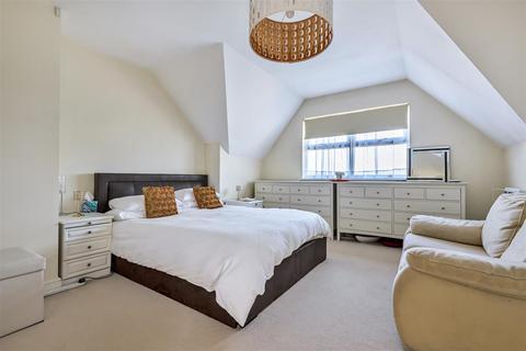 2 bedroom apartment for sale - Heath Hill Road South, Crowthorne, Berkshire, RG45 7BH