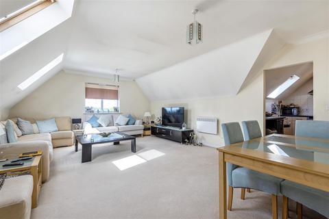 2 bedroom apartment for sale - Heath Hill Road South, Crowthorne, Berkshire, RG45 7BH