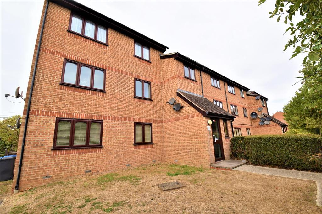Sandon Close, Rochford 1 bed apartment £170,000