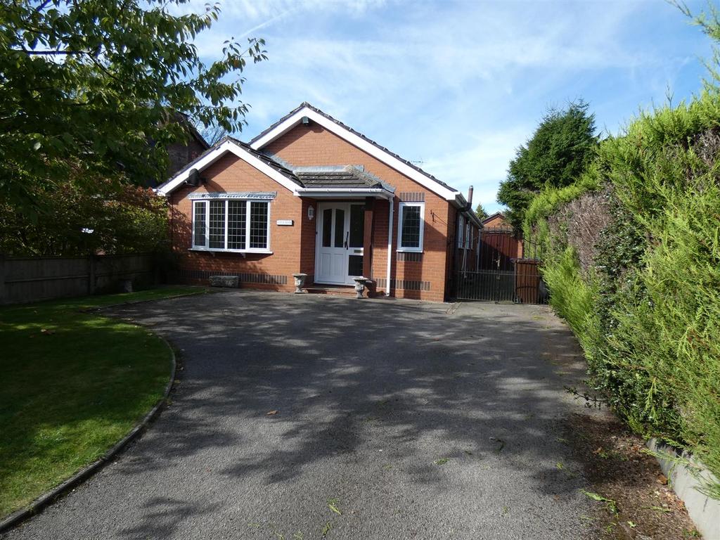 Lid Lane, Cheadle, StokeOnTrent 2 bed detached bungalow £275,000