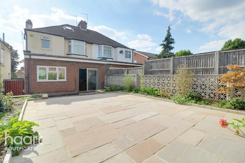 99 Linden Way, London, N14 4NG