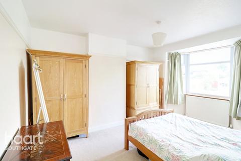 99 Linden Way, London, N14 4NG