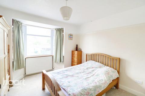 99 Linden Way, London, N14 4NG