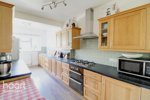 99 Linden Way, London, N14 4NG