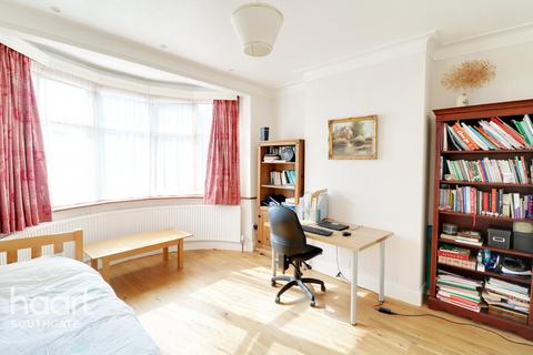 99 Linden Way, London, N14 4NG