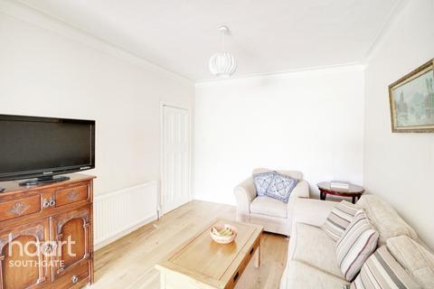 99 Linden Way, London, N14 4NG