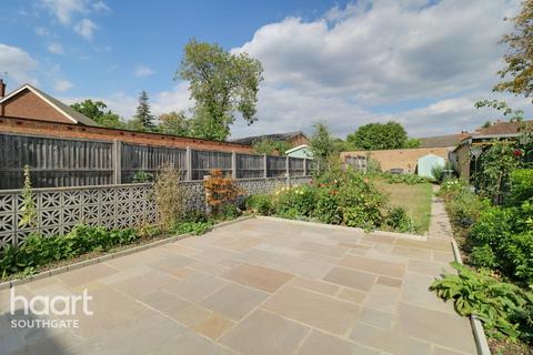 99 Linden Way, London, N14 4NG