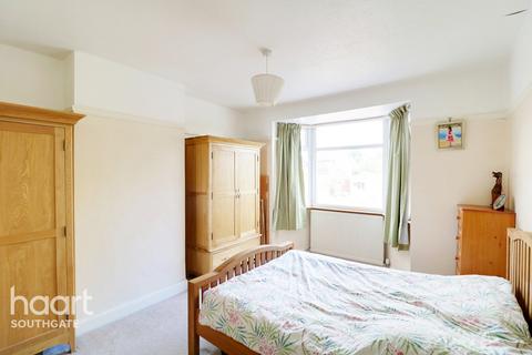 99 Linden Way, London, N14 4NG