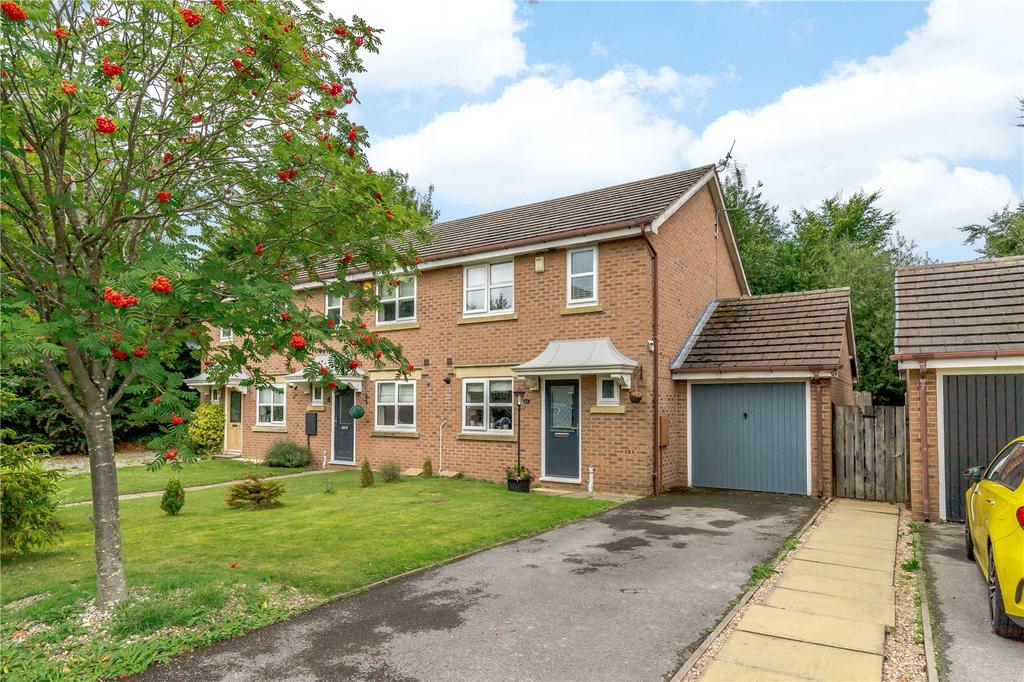 Glenside Drive, Wilmslow, Cheshire, SK9 3 bed semidetached house for