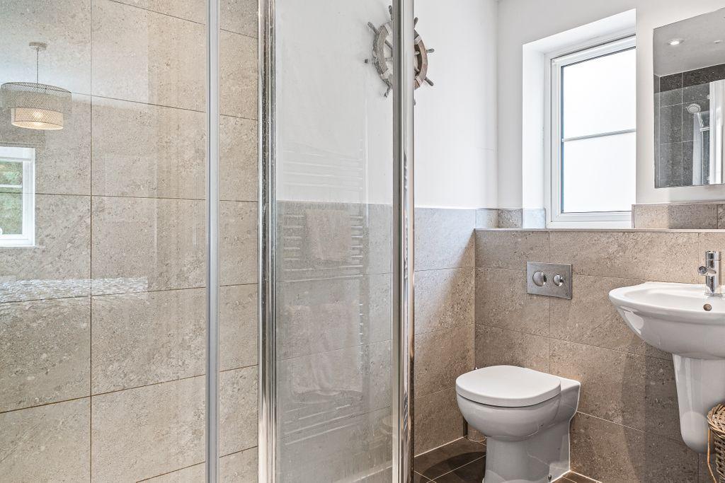 Ensuite to Bed 1