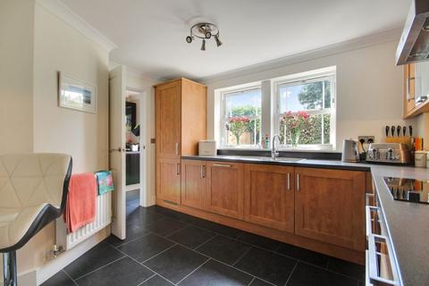 14 Arthurs Lea, Abbotsham, Bideford, EX39 5AN