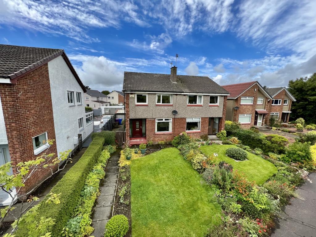 Crummock Gardens, Beith 3 bed semidetached house £125,000