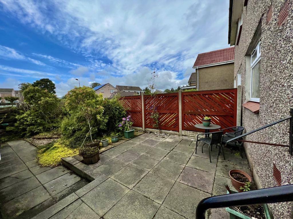 Crummock Gardens, Beith 3 bed semidetached house £125,000