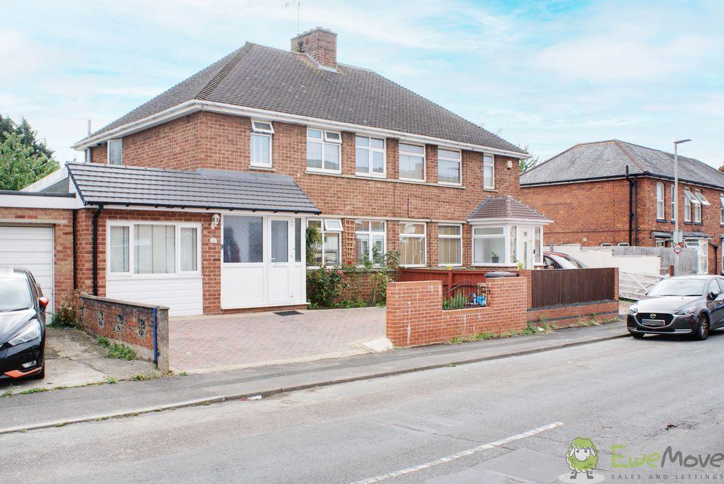Hatfield Road, Gloucester GL1 4LW 3 bed semidetached house £300,000