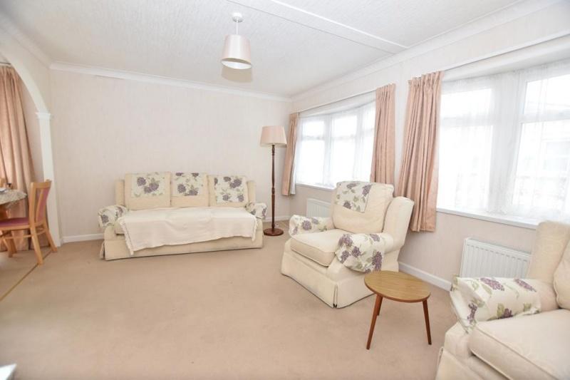 Hillbuy Road Alderholt SP6 3BW 2 bed park home £165,000