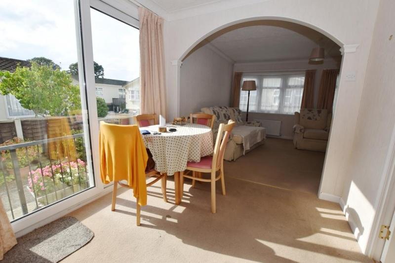 Hillbuy Road Alderholt SP6 3BW 2 bed park home £165,000