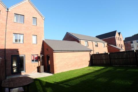 3 bedroom townhouse to rent, Golwg Y Garreg Wen, Swansea, SA1